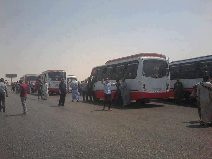 قوات الجيش تمنع الزاحفين من بورسعيد وتحتجز سياراتهم