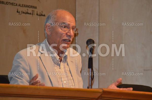 كاتب بالأهرام: من واجب الحكومة رفع سعر البنزين