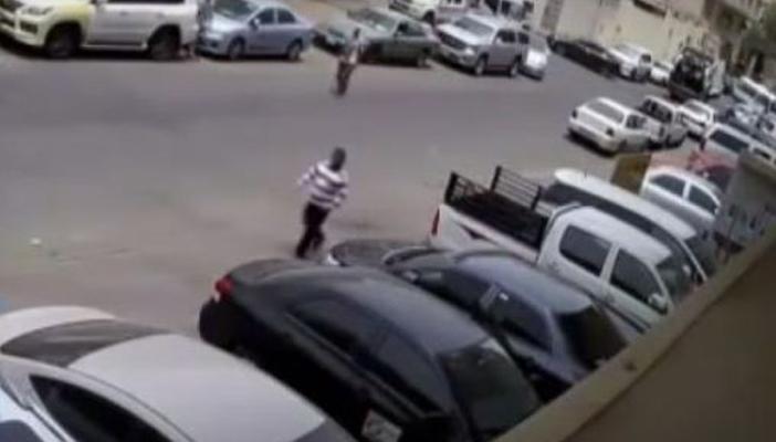 بالفيديو.. مصري يحبط محاولة سرقته في “مكة المكرمة”