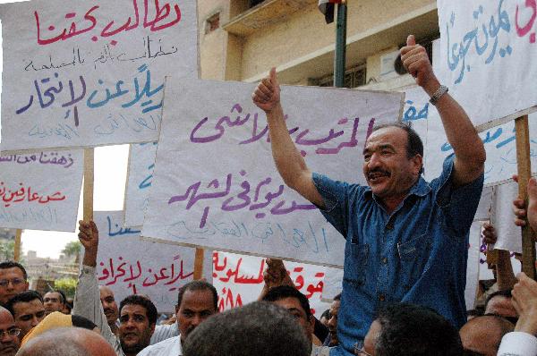 أبو عيطة.. حينما يثور العمال على المتاجرين بآلامهم