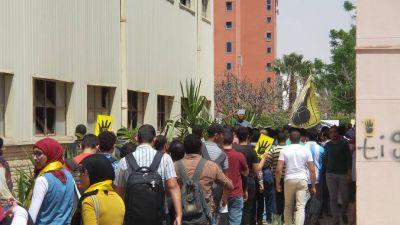 مسيرة بـ “هندسة العاشر من رمضان” تضامنا مع غزة