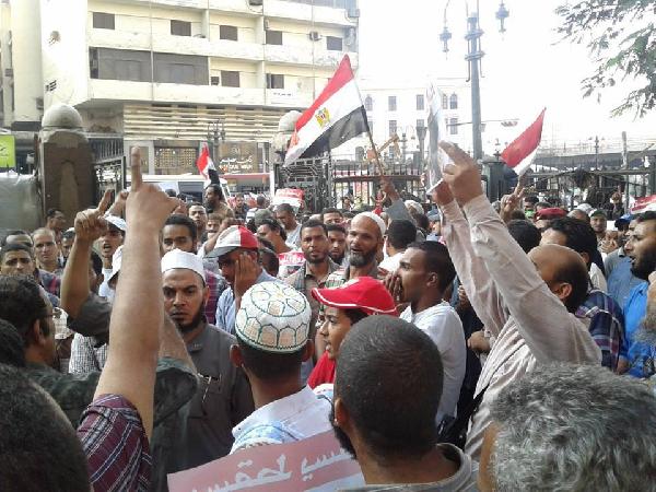 الآلاف يتوافدون على «الاستقامة» للمشاركة في مليونية الصمود