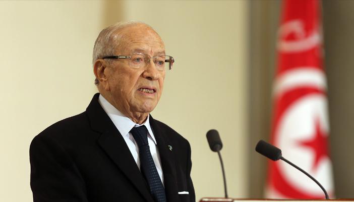 السبسي ينفي اعتزام أميركا إقامة قاعدة عسكرية في تونس