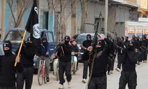 “وورلد تريبيون”: داعش تسيطر على معظم قطاع النفط السوري