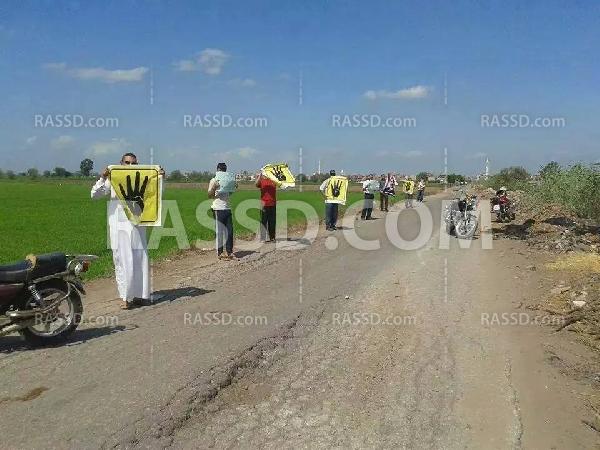 سلسلة بشرية ضد الانقلاب لأهالي قرية “بدين” بالدقهلية