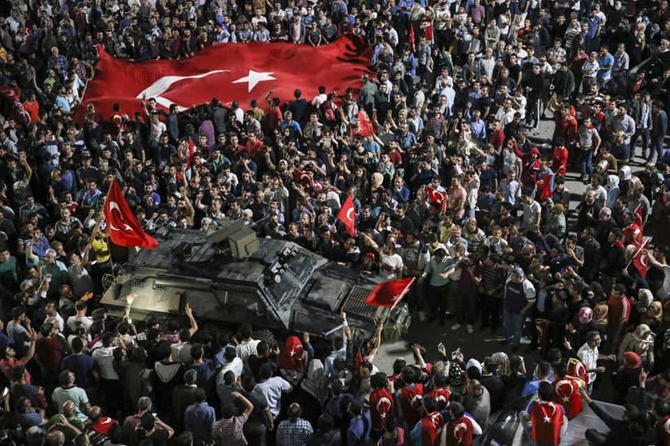 ولهذا فشل الانقلاب في تركيا