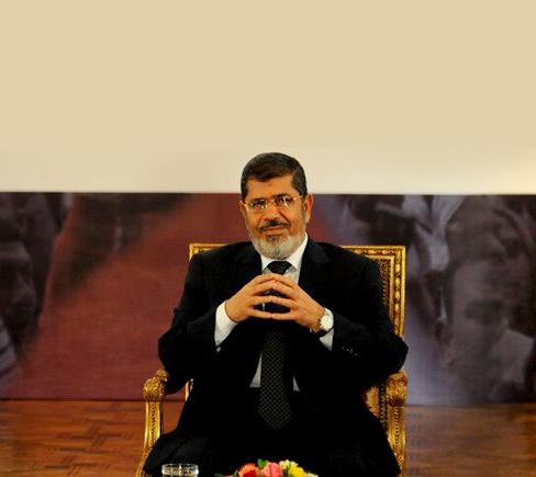 “الشورى” يطالب بلجنة من المحامين والأطباء للاطمئنان على مرسي