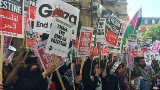 مظاهرة احتجاج على “تحيز” بي بي سي للاحتلال في أحداث غزة