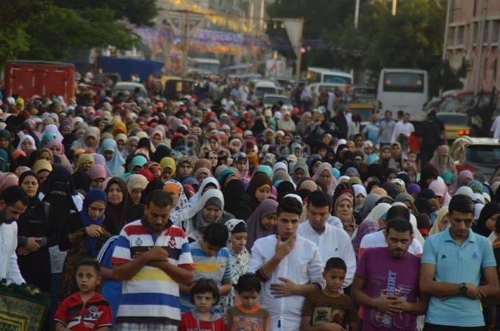 رغم القبضة الأمنية.. الإخوان ينجحون في إقامة ساحات للصلاة بالإسكندرية