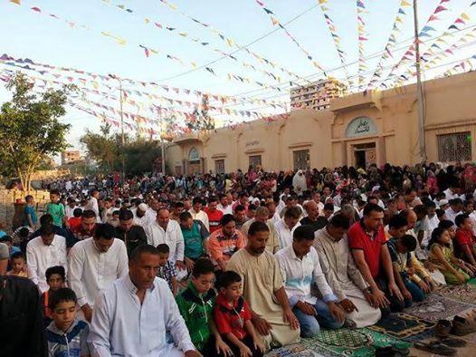 لافتات تهنئة الإخوان ومرسي” تُزيّن شوارع البحيرة وسط مسيرات حاشدة