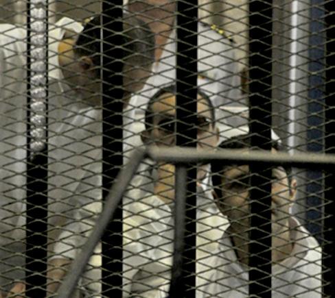 محاكمة مبارك ونجليه في سرقة الميزانية العامة