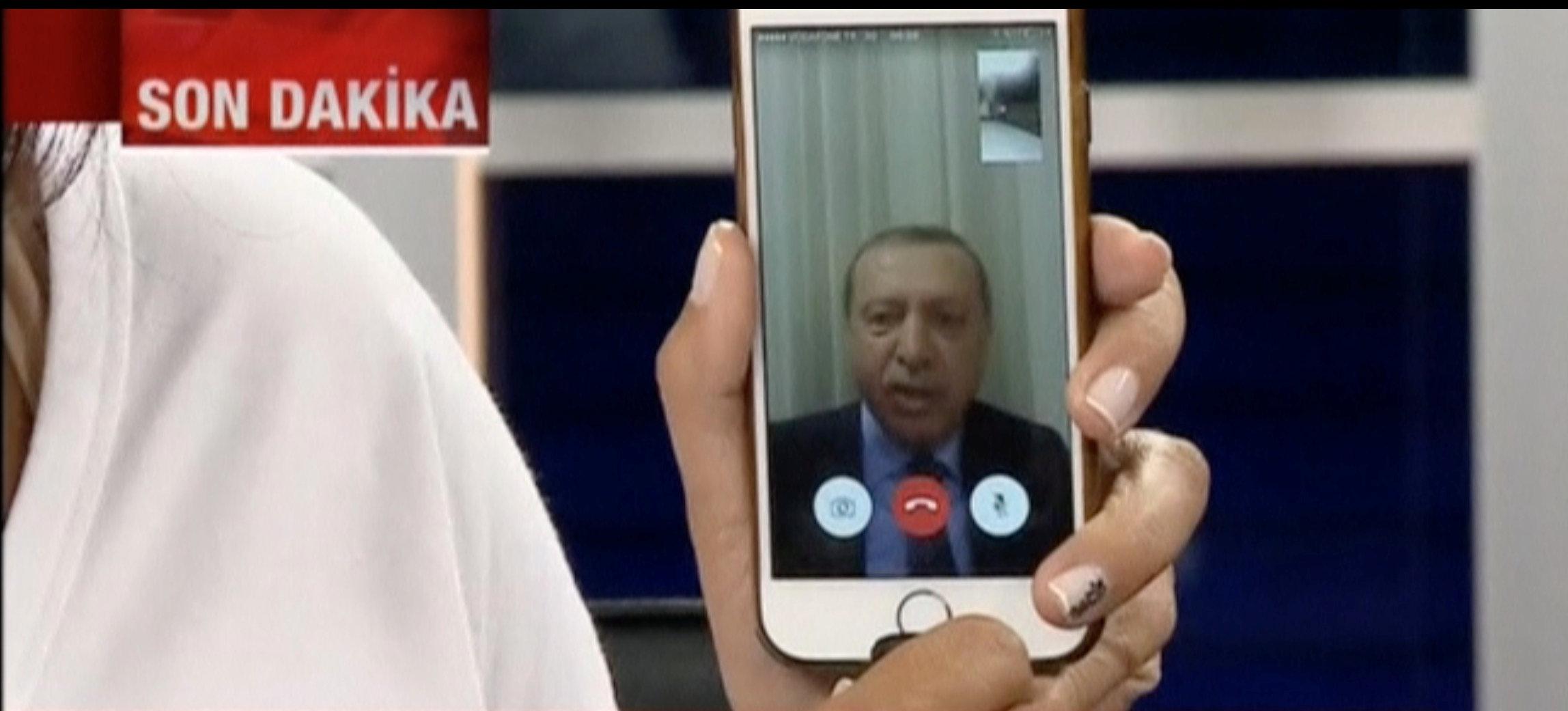 كيف هزم جهاز الآيفون الدبابات في تركيا