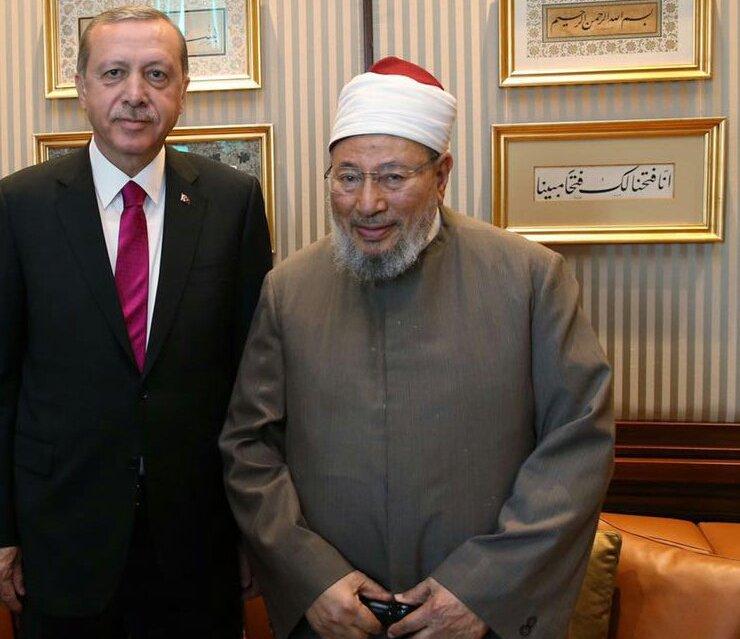 القرضاوي لأردوغان: الله معك والأحرار والعلماء.. والملائكة بعد ذلك ظهير