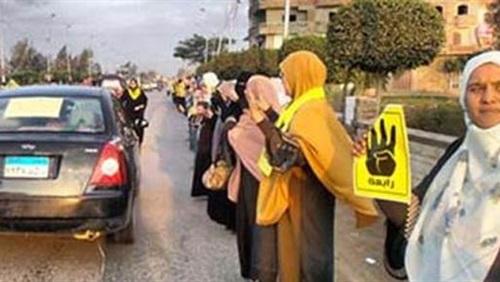 سلسلة بشرية في “بلطيم” بكفر الشيخ تضامنا مع غزة