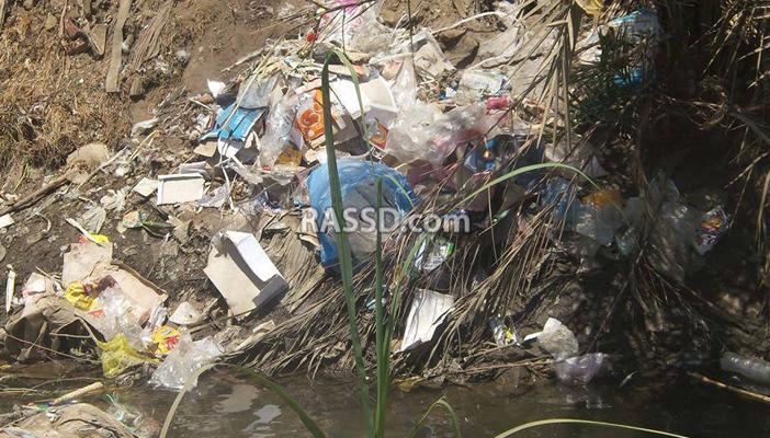 بالصور.. القمامة وصلت للأراضي الزراعية في “بني عدي”