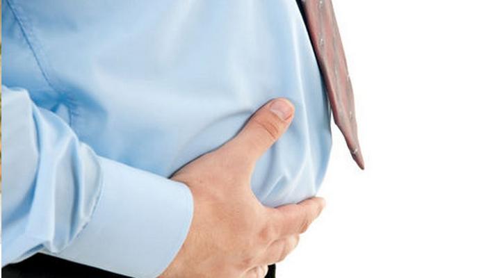 منها الشمر والزنجبيل.. أعشاب للقضاء على انتفاخ البطن