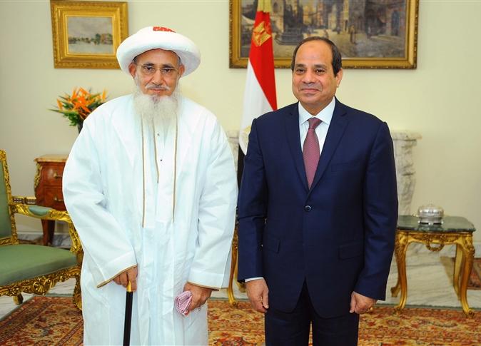 شيعة يمتلكون “مونجيني”.. 5 معلومات عن البهرة التي تبرعت بملايين للسيسي