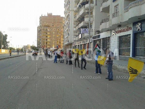 سلسلة بشرية في “السويس” بجوار منزل وزير داخلية الانقلاب