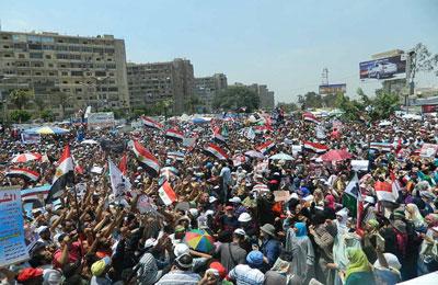 مؤيدو الرئيس مرسي يواصلون اعتصامهم  في ميادين القاهرة