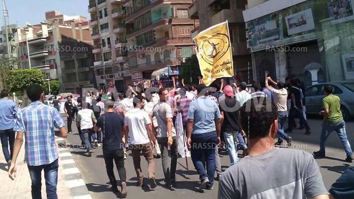 مسيرة لطلاب جامعة الزقازيق تضامنا مع غزة