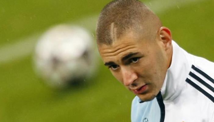 بنزيما يفكر في الهروب من جحيم الريال