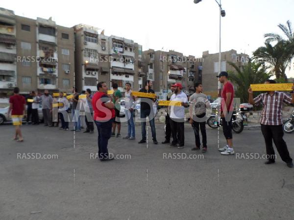 سلسلة بشرية في “بورسعيد” مطالبة بالإفرج عن المعتقليين