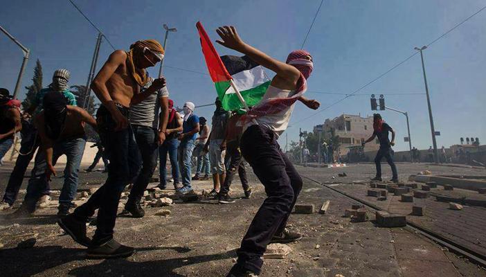 الرعب الإسرائيلي.. قانون لمعاقبة راشقي الحجارة بالسجن لـ20 عامًا