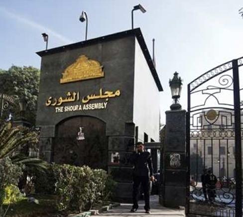 لجنة تعديلات الدستور تستهل عملها بـ «اجتماع مغلق»