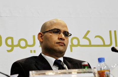 خليل العناني: “السيسي” مسؤول عن مقتل جنود “الفرافرة” ويجب محاكمته