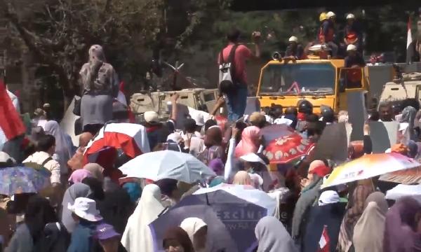 فيديو.مسيرة نسائية للدفاع تنديدا بقتل شهيدات المنصورة