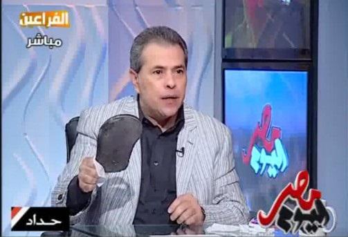 “والا” الإسرائيلي يشيد بهجوم عكاشة على “حماس”