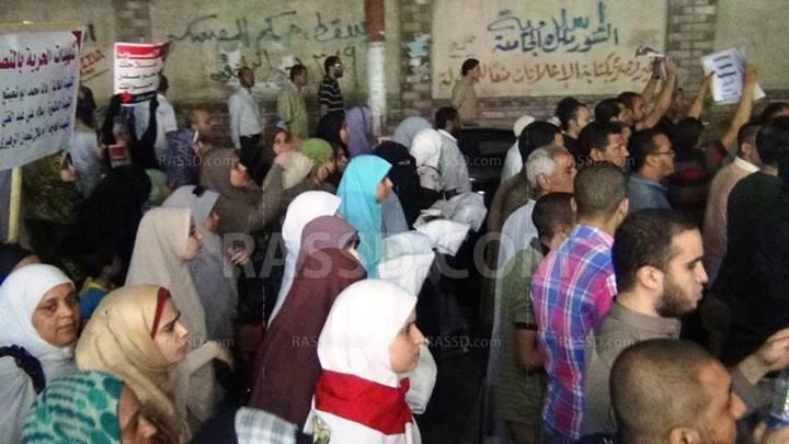 حرائر المنصورة تحملن الأكفان في مسيرة ضد مجزرة الجمعة