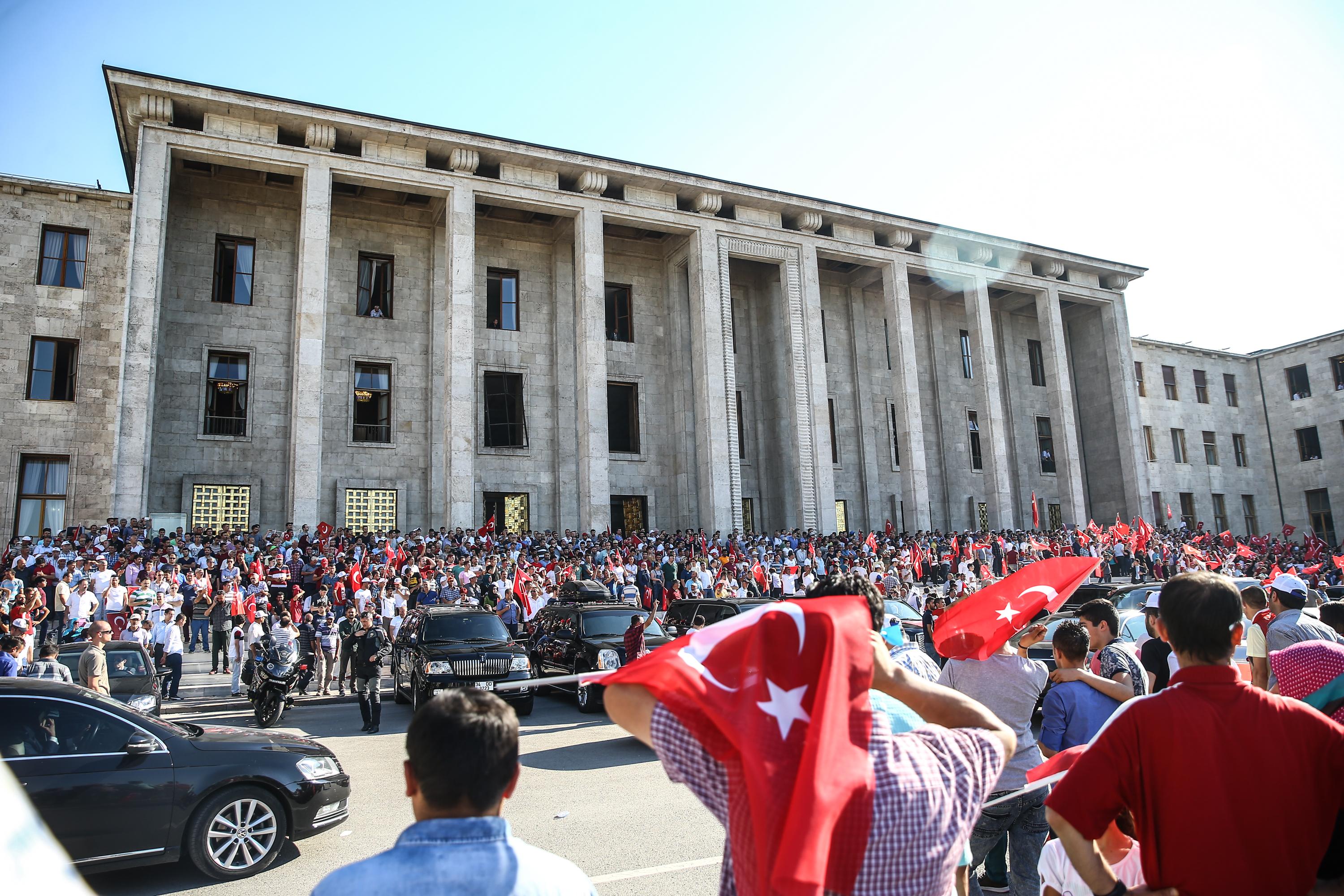 محاولة الانقلاب التركية وانهيار صنم الديمقراطية