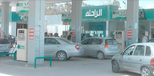 إغلاق محطات الوقود بـ”طرابلس” يرجع لتوتر الوضع الأمني