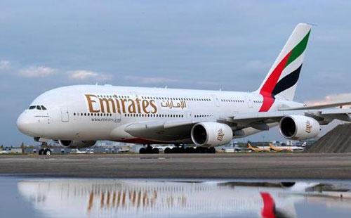 طيران الإمارات تضيف 70 درهماً ضريبة وقود على التذاكر