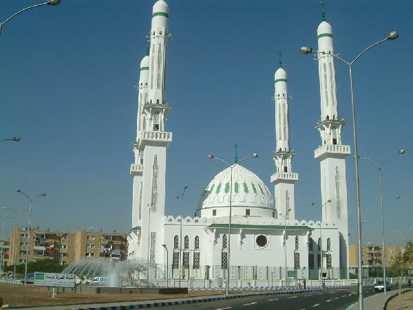 الحرية والعدالة ينفي وجود أسلحة في مسجد حمزة بالسويس