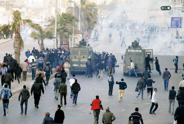 خبير: تجاهل حراك الشارع يضع المسمار الأخير في نعش الاقتصاد