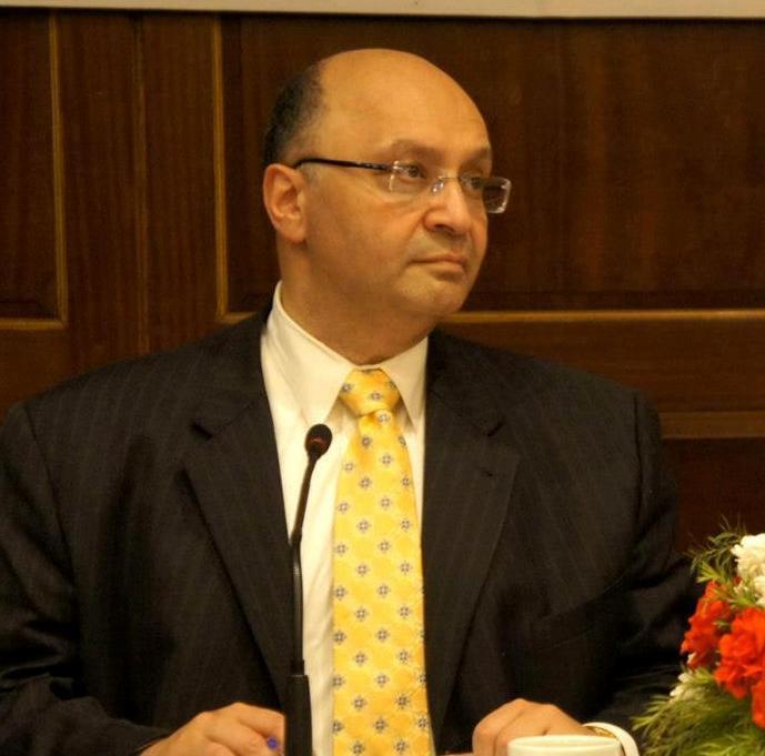 “الشافعي” يكشف: نجل سامح فهمي مورد الغاز الجديد لمصر