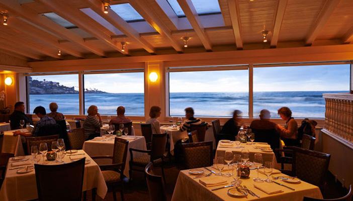 بالفيديو.. خفاجي يكشف عن مطعم بمارينا يمنع دخول المحجبات