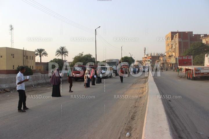 سلسلة بشرية تضامنًا مع “غزة” في الجيزة