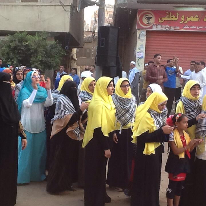 شباب قرية الكنارية ينددون بالعدوان على غزة