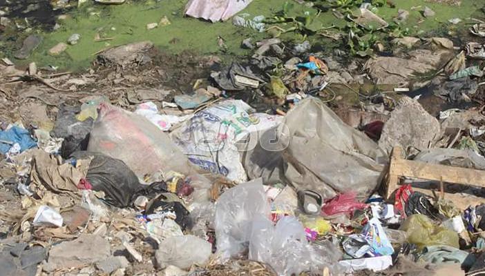 انتشار القمامة واختلاط المياه بالصرف الحي.. أزمات تؤرق أهالي القليوبية