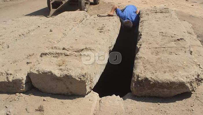 القليوبية.. بالصور.. البالوعات المفتوحة تخطف حياة أطفال قرية “سندوة”