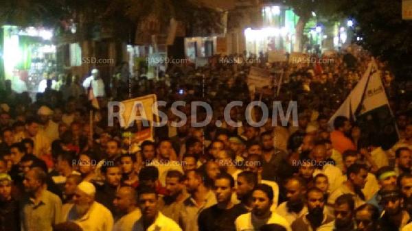 بالصور..الآلاف في بني سويف يشيعون جثمان شهيد المنصة