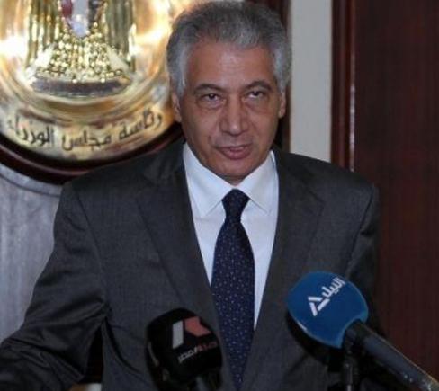 الحكومة تواصل السقوط..«الأدنى للأجور مرهون بتوافر الموارد»