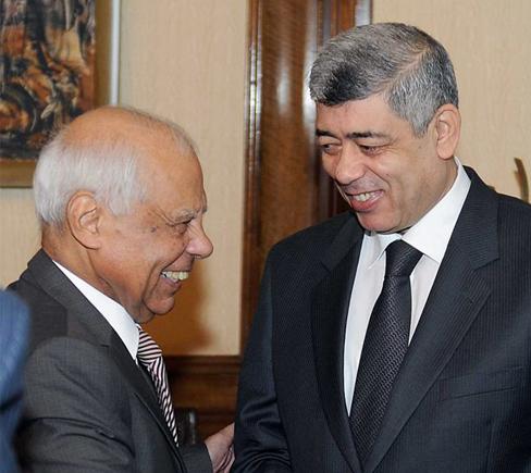 حكومة الانقلاب تفوض الداخلية لفض الاعتصامات بالقوة