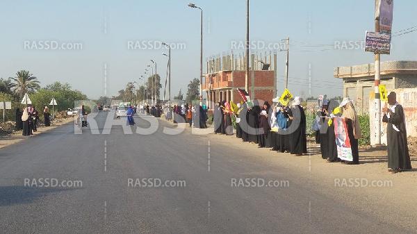 سلسلة بشرية مناهضة للانقلاب في مسقط رأس”مرسي” بالشرقية