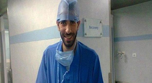 بالصور.. أبوتريكة يزور طارق سليم بالمستشفى للإطمئنان على صحته