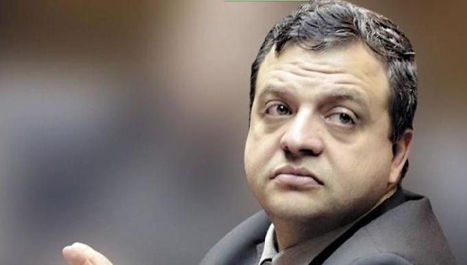 شرابي ساخرًا من تفريعة قناة السويس: “مبدأ السيسي أنا مش قادر أديك”