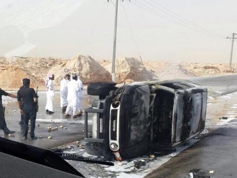 حرق سيارتي شرطة وشغب بالشوارع إثر خلاف بين عمال في مجمع بالرياض